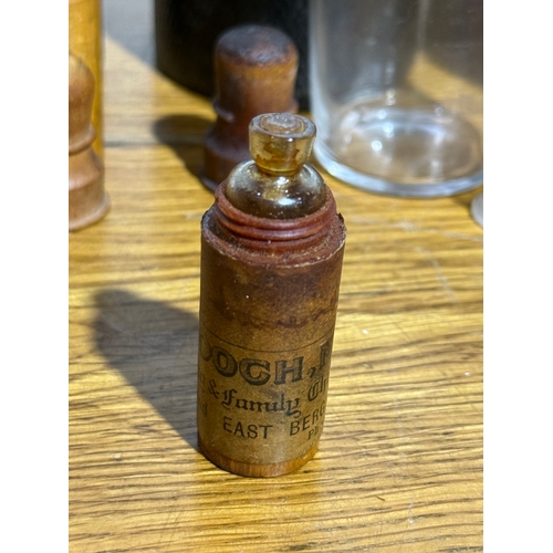 92 - Late Victorian/Edwardian apothecary bottles etc.