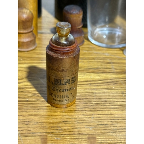 92 - Late Victorian/Edwardian apothecary bottles etc.