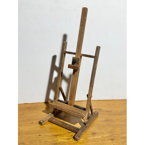 106 - A wooden easel. 34x37x85cm.