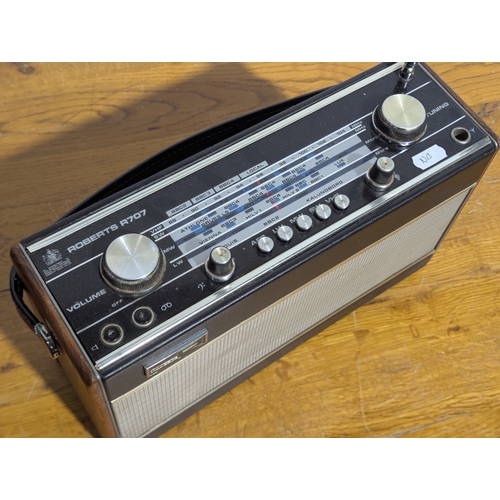 93 - Roberts R707 vintage radio