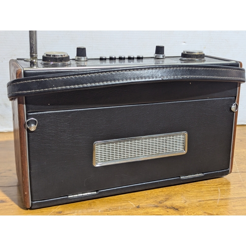 93 - Roberts R707 vintage radio