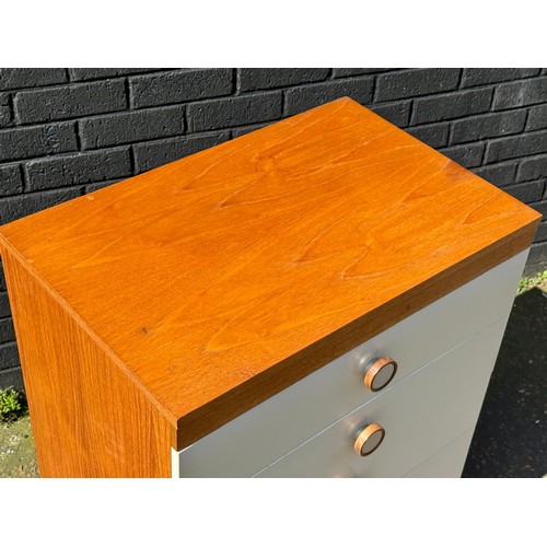 124 - A teak chest of drawers. 69x45x89cm