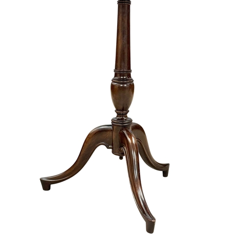 192 - A Georgian Style Mahogany Tilt Top Pedestal Table. C.1890-1910. late 19th/Early 20th.  61.5x66.5cm.