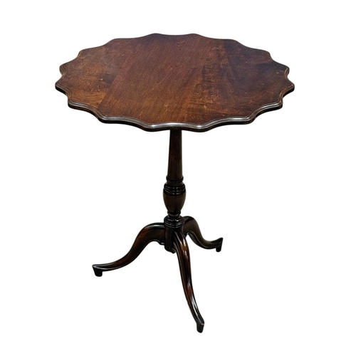 192 - A Georgian Style Mahogany Tilt Top Pedestal Table. C.1890-1910. late 19th/Early 20th.  61.5x66.5cm.