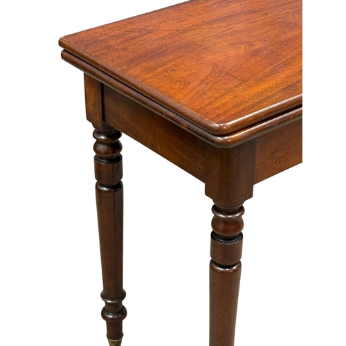 206 - A Victorian Mahogany Turnover Tea Table. C.1850-60, Mid 19th Century.