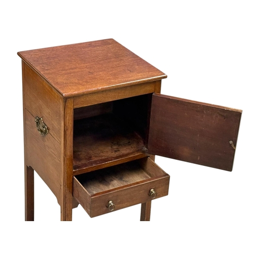217 - A George III Mahogany Night Stand. C.1780, Late 18th Century. 39.2x39.2x71.5cm.