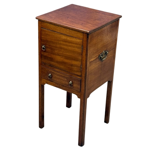 217 - A George III Mahogany Night Stand. C.1780, Late 18th Century. 39.2x39.2x71.5cm.