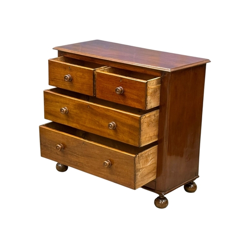 241 - A Victorian Mahogany Chest of Drawers. C.1870, Late 19th Century. 95.5x44x88.5cm.