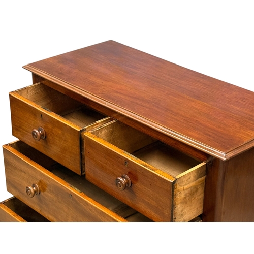 241 - A Victorian Mahogany Chest of Drawers. C.1870, Late 19th Century. 95.5x44x88.5cm.