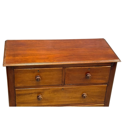 241 - A Victorian Mahogany Chest of Drawers. C.1870, Late 19th Century. 95.5x44x88.5cm.