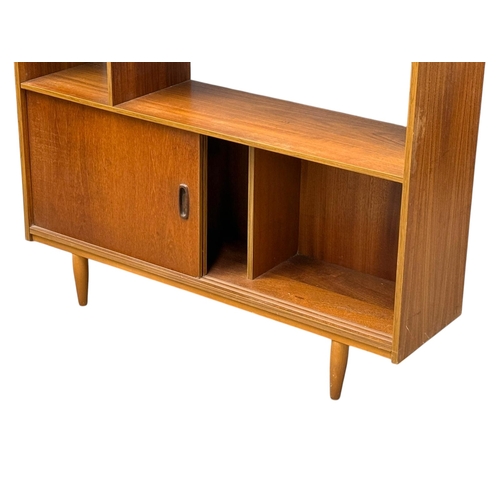 287 - A Teak Room Divider Bookcase. C.1960. 126.5x29.5x174.5cm.
