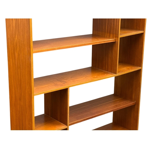 287 - A Teak Room Divider Bookcase. C.1960. 126.5x29.5x174.5cm.