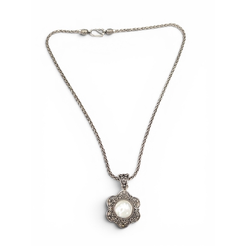 660 - Large Silver Pendant & Chain, 27 grams
