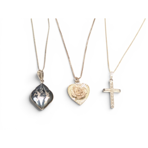 686 - 3 Silver Pendants & Chains