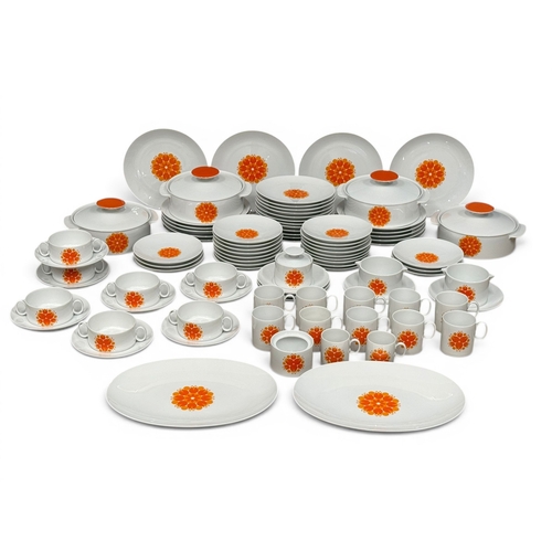 186 - A Large 1970’s Dinner Service by Rosenthal AG, Werk Thomas. 87 pieces.