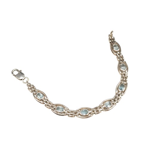679 - Silver Bracelet, 20cm