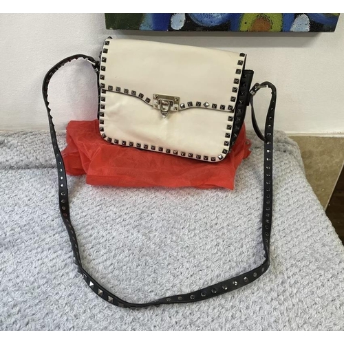 29 - Valentino Bag