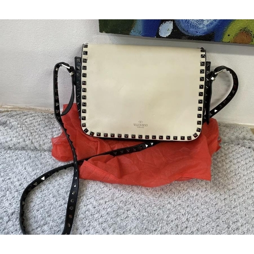 29 - Valentino Bag