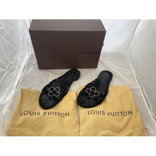 88 - Louis Vuitton Flats