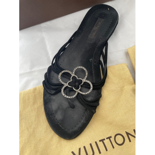 88 - Louis Vuitton Flats