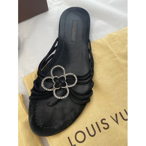 88 - Louis Vuitton Flats