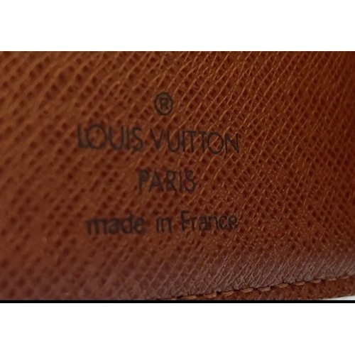 94 - Louis Vuitton Purse