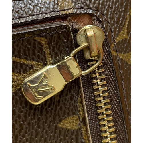 94 - Louis Vuitton Purse