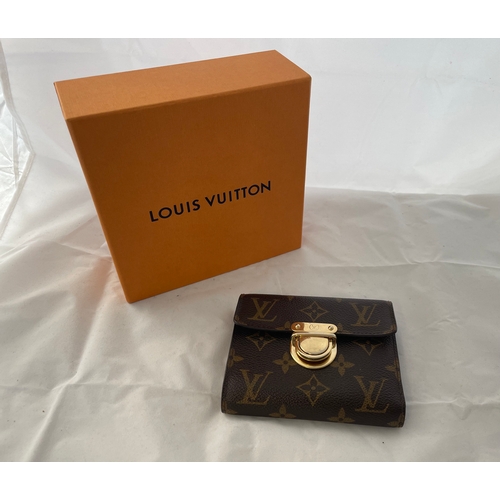 94 - Louis Vuitton Purse