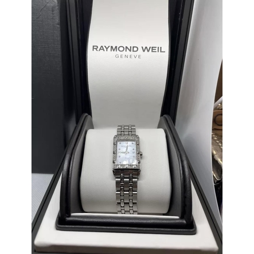 107 - Raymond weil tango watch