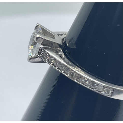 22 - 9ct cz ring