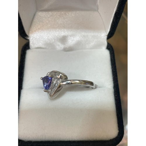 74a - 14ct tanzanite & diamond ring