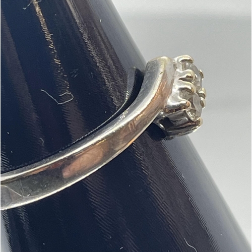 85 - 18ct diamond ring