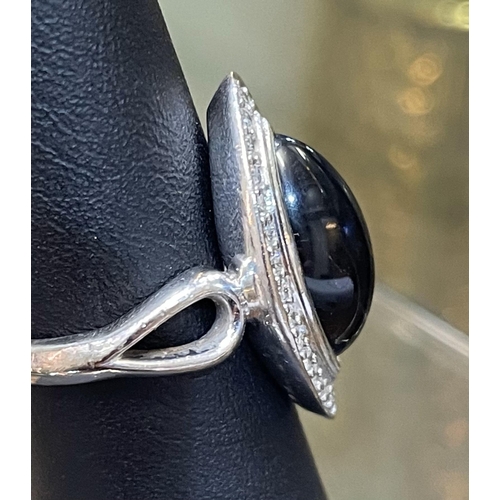 95a - 18ct onyx & diamond ring