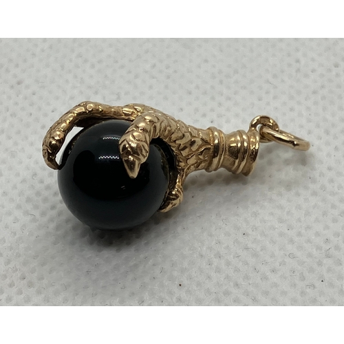 23 - 9ct claw holding onyx ball charm pendant