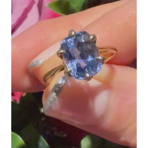 131 - Ceylon Sapphire 18ct gold ring