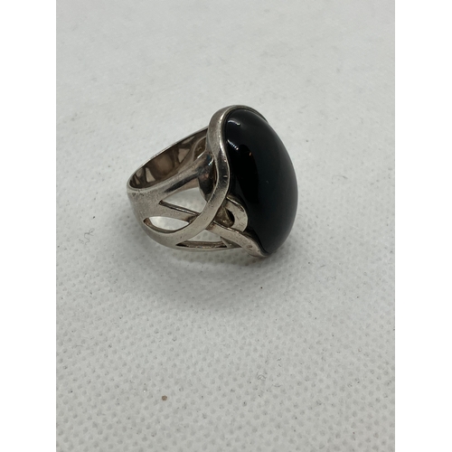 134 - Vintage Silver and Onyx ring