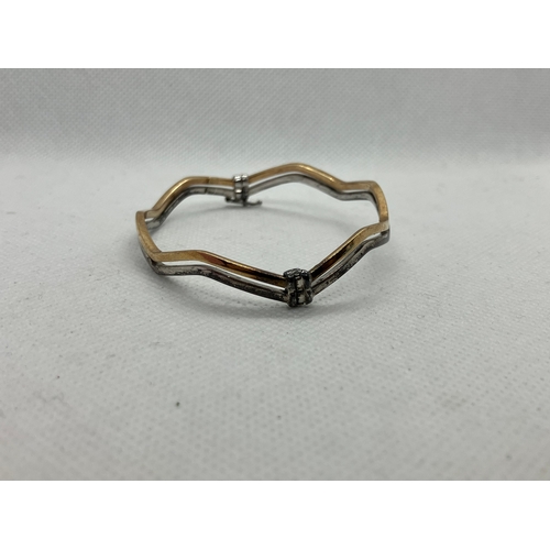 154 - 9ct gold & silver bangle