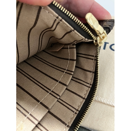 179 - Louis Vuitton Pochette