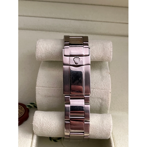 36 - 18ct white gold Rolex Daytona