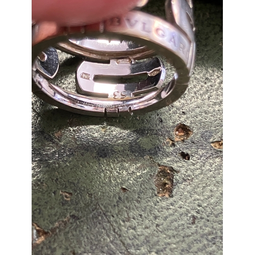 44 - Bvlgari Parentisi 18k ring.