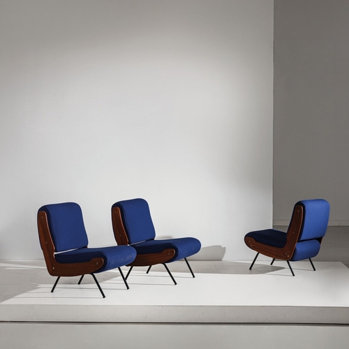 124 - GIANFRANCO FRATTINITre poltrone modulari mod. 836. Compensato lastronato in legno di mogano, metallo... 