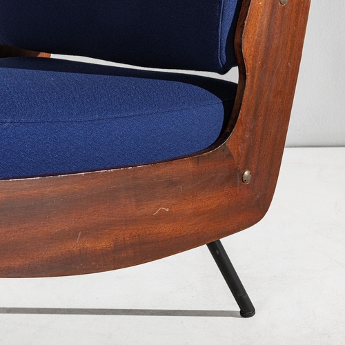 124 - GIANFRANCO FRATTINITre poltrone modulari mod. 836. Compensato lastronato in legno di mogano, metallo... 