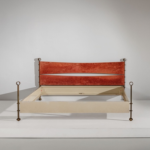 125 - OSVALDO BORSANILetto matrimoniale. Ottone massiccio, metallo verniciato, tessuto. Produzione Tecno ;... 
