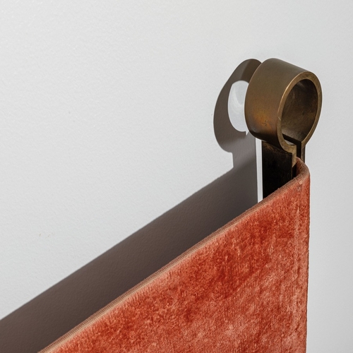 125 - OSVALDO BORSANILetto matrimoniale. Ottone massiccio, metallo verniciato, tessuto. Produzione Tecno ;... 