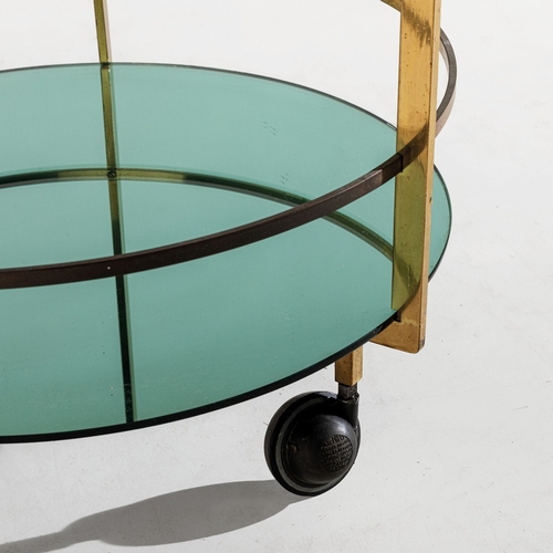 127 - MAX INGRANDTavolino servomuto variante del mod. 2246. Ottone, cristallo colorato e specchiato. Produ... 