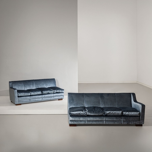 128 - OSVALDO BORSANIDue divani. Legno lavorato, tessuto imbottito. Produzione Arredamenti Borsani Varedo,... 