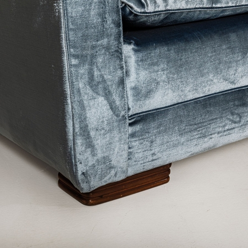 128 - OSVALDO BORSANIDue divani. Legno lavorato, tessuto imbottito. Produzione Arredamenti Borsani Varedo,... 