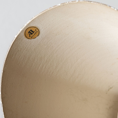 129 - GINO SARFATTILampada da tavolo. Metallo goffrato, alluminio verniciato. Produzione Arteluce, anni '4... 