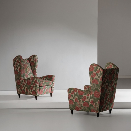 130 - GIO PONTICoppia di grandi poltrone bergère. Legno tornito, tessuto imbottito. Italia, anni '40. Peri... 