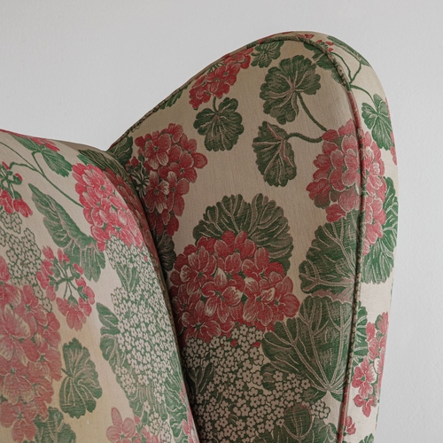 130 - GIO PONTICoppia di grandi poltrone bergère. Legno tornito, tessuto imbottito. Italia, anni '40. Peri... 